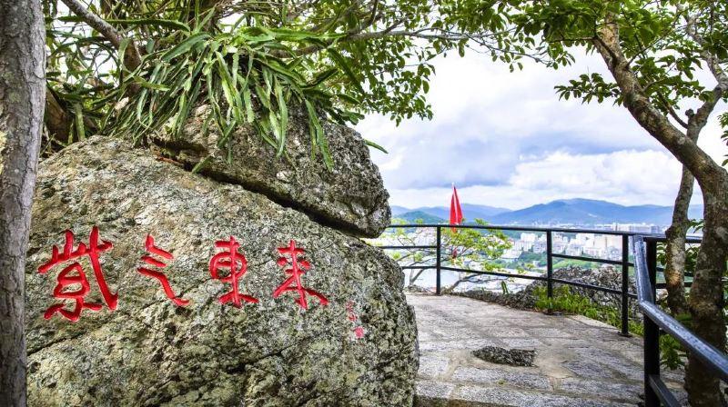 鹿回头风景区