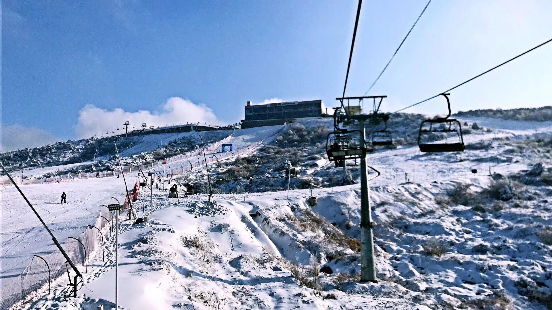 嵩顶滑雪度假区