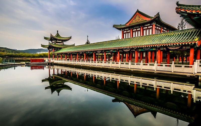 隆霞湖风景区