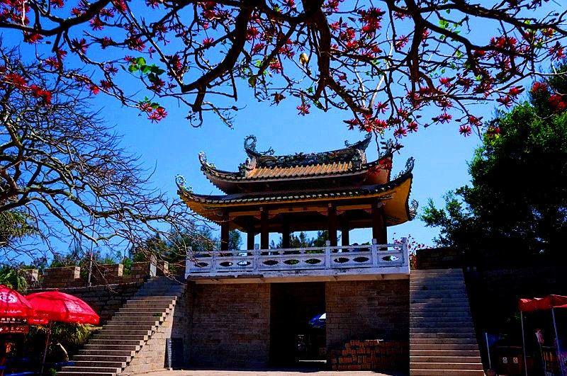 东山风动石景区
