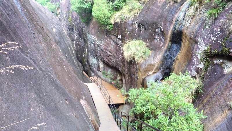 石表山休闲旅游风景区石龙大峡谷