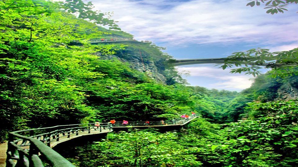 蝶舞清江·地心谷景区