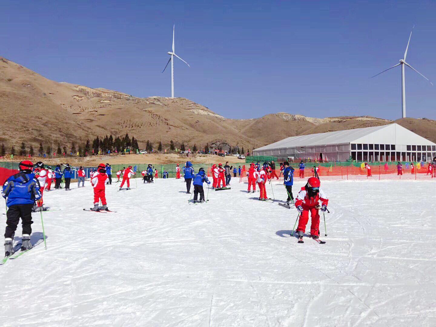 桂林天湖冰雪世界滑雪场