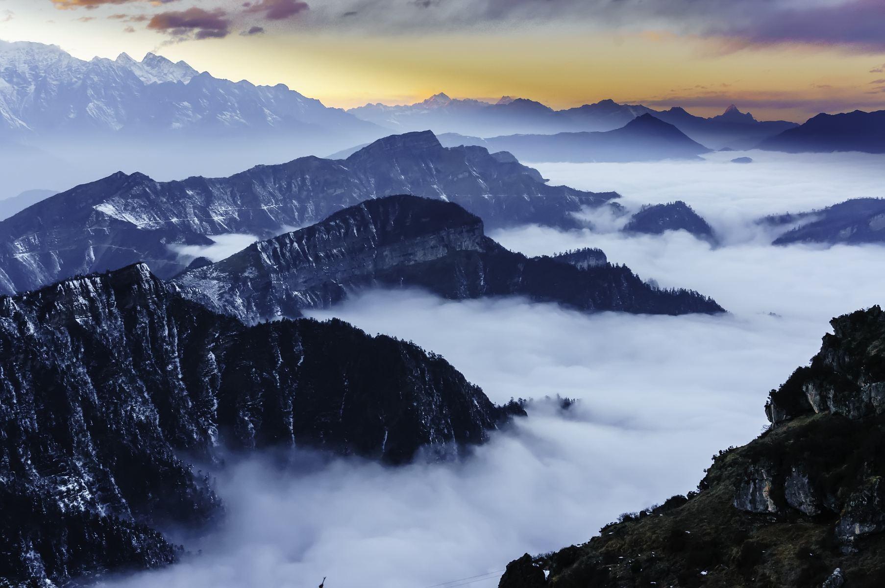 牛背山