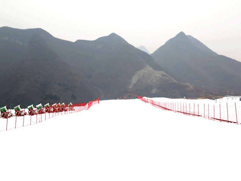 荣盛野三坡滑雪场