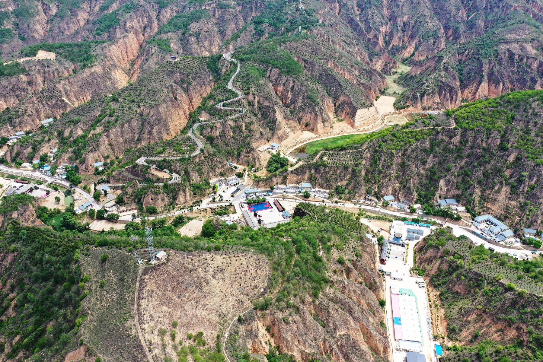梁家河村