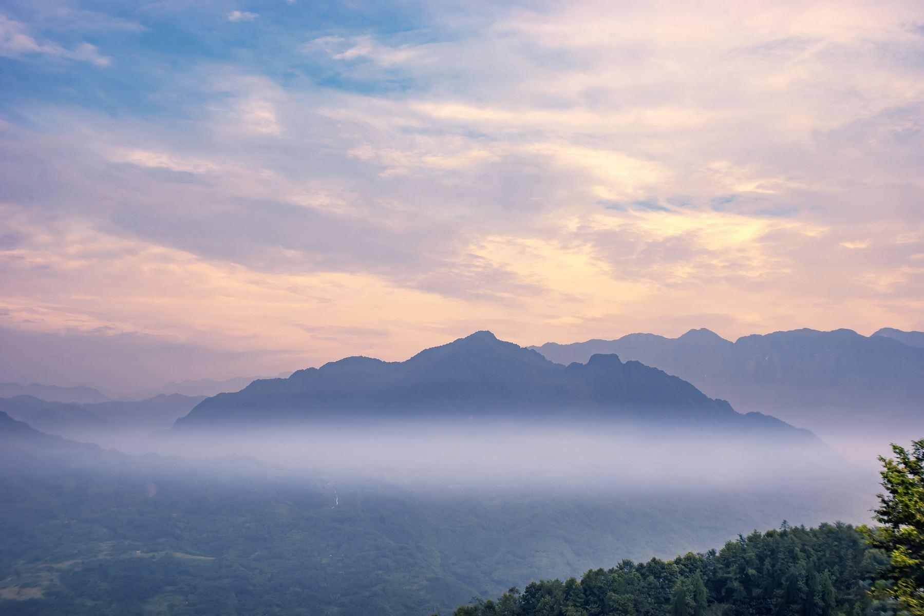 雾中山