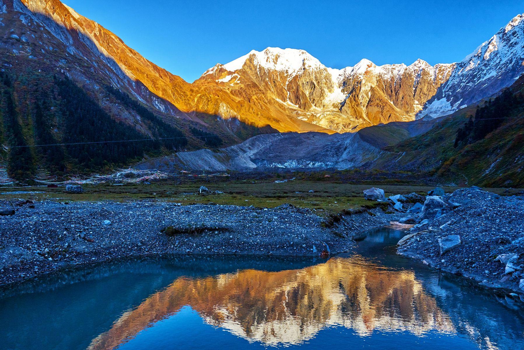 嘎隆拉
